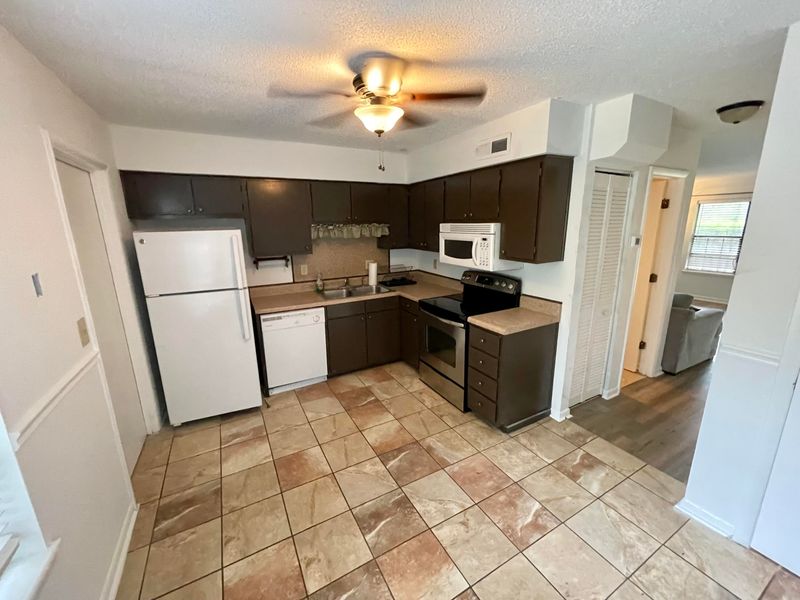 2615 Fassitt Rd, North Charleston, SC 29406