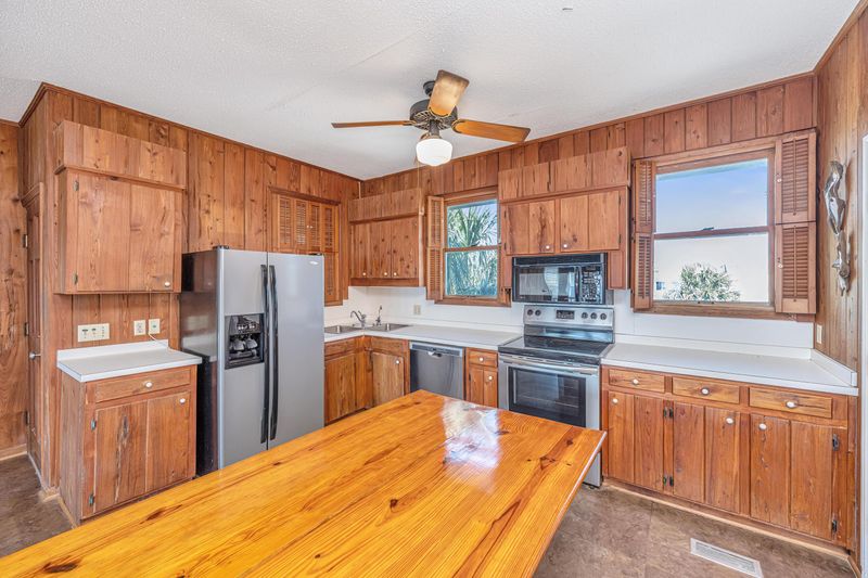 2802 Point St, Edisto Beach, SC 29438