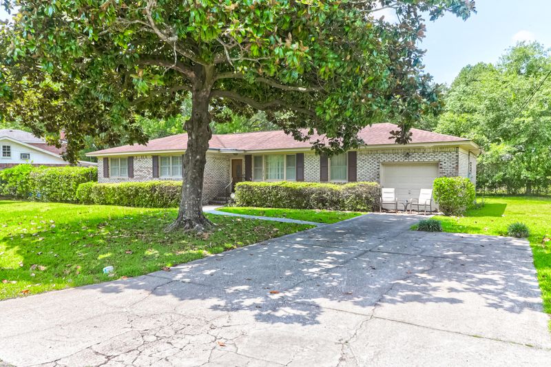 1818 St Julian Dr, Charleston, SC 29407