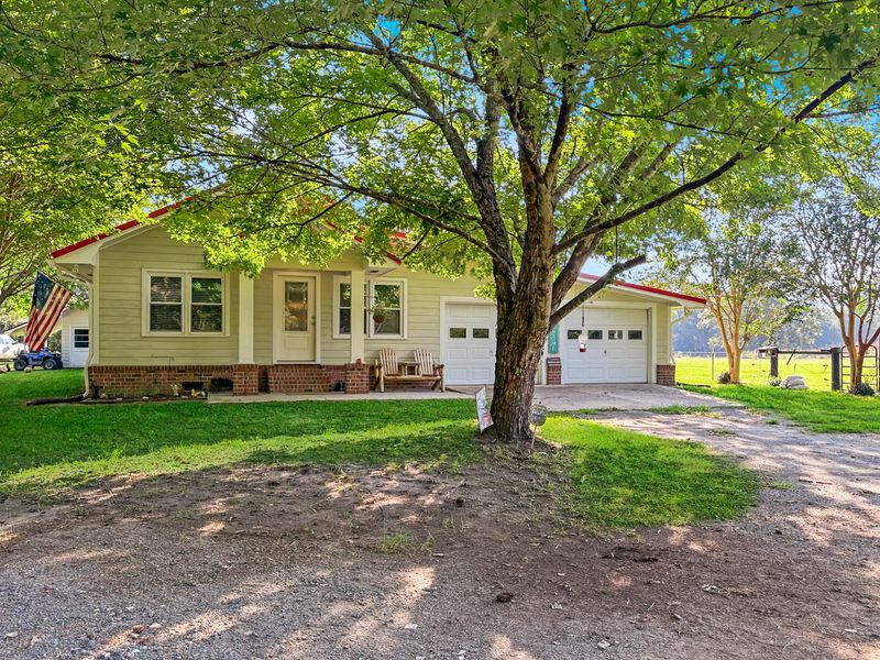 1032 Walleye Rd, Bonneau, SC 29431