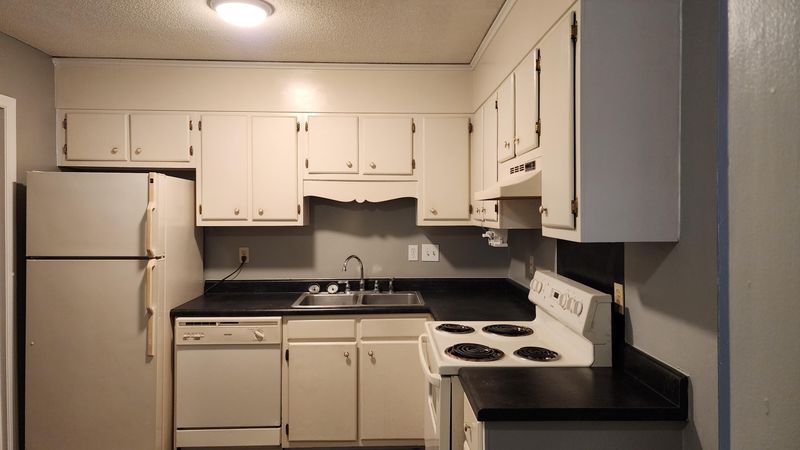 100 Kimeran Ln #C, Summerville, SC 29485