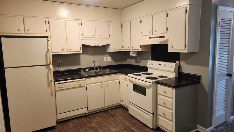 100 Kimeran Ln #C, Summerville, SC 29485