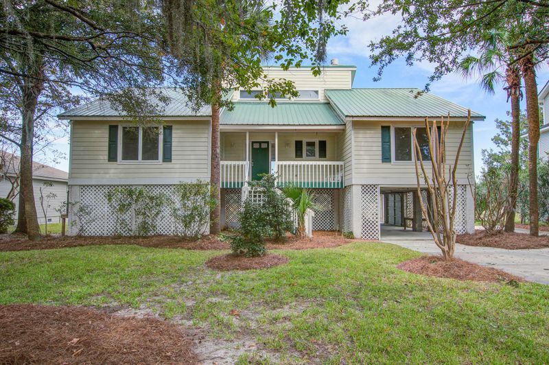 572 E Hobcaw Dr, Mount Pleasant, SC 29464