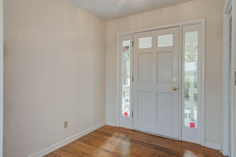 572 E Hobcaw Dr, Mount Pleasant, SC 29464