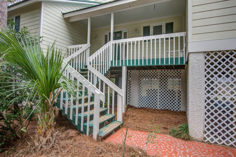 572 E Hobcaw Dr, Mount Pleasant, SC 29464