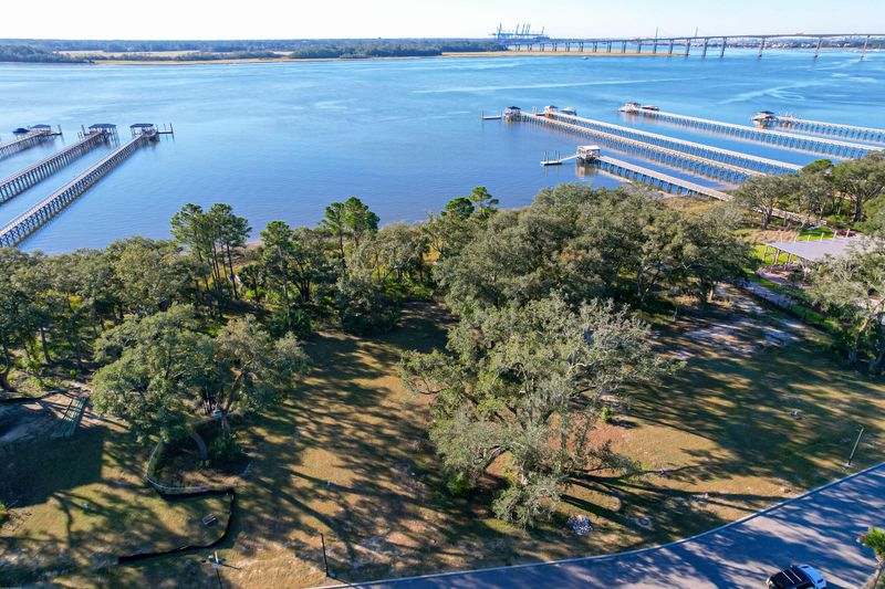 533 Old Compass Rd, Charleston, SC 29492