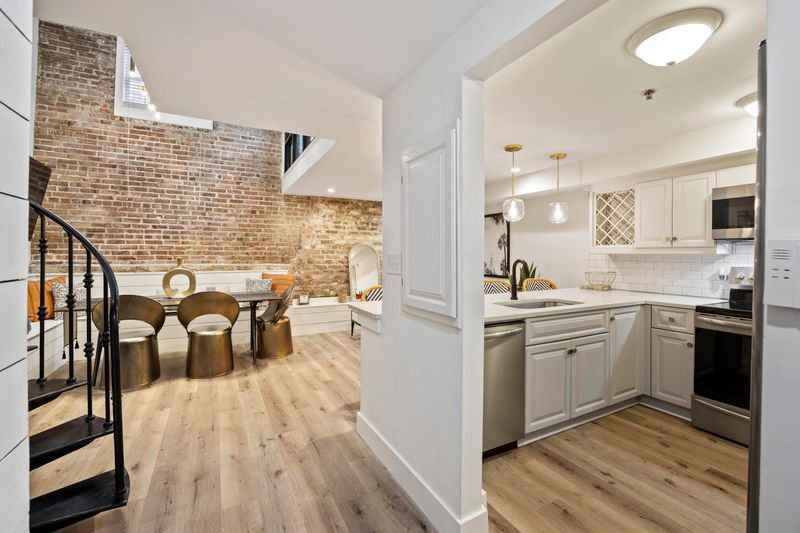 377 King St #103, Charleston, SC 29401