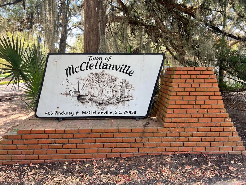 710 Pinckney St, Mcclellanville, SC 29458