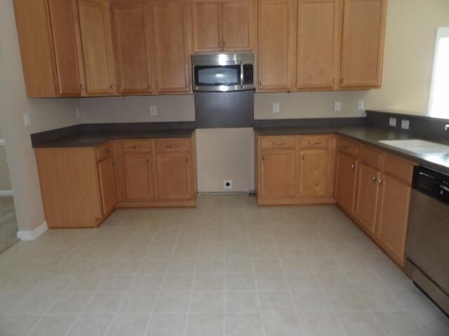 319 Hathaway Dr, Goose Creek, SC 29445