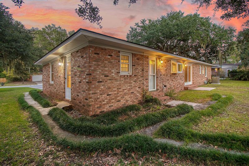 5303 Barwick Rd, North Charleston, SC 29418