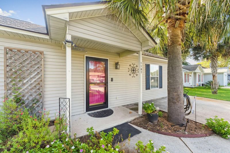 1187 Landsdowne Dr, Charleston, SC 29412