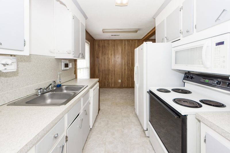 130 Kathryn Dr, Goose Creek, SC 29445