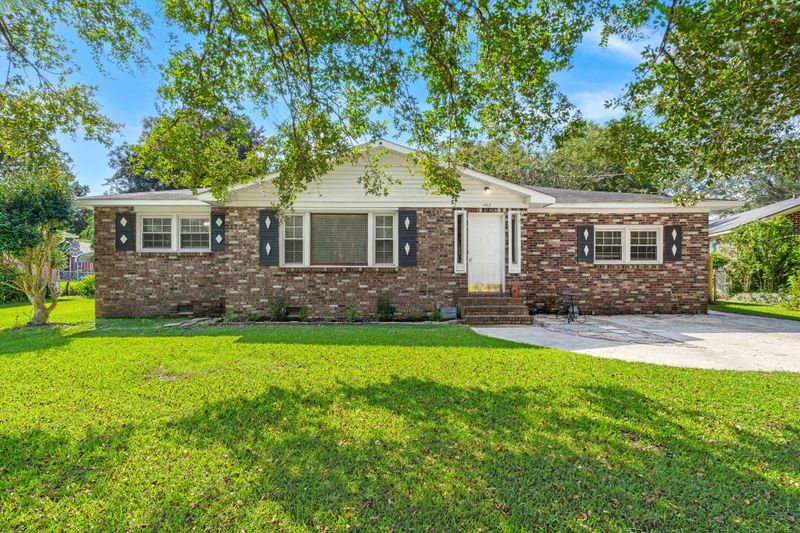 402 Hastie Dr, Goose Creek, SC 29445