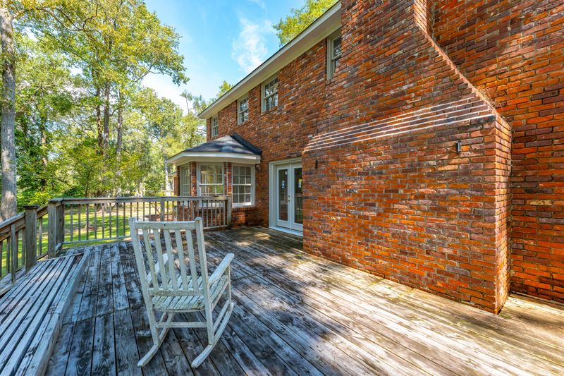 400 Lakeview Dr, Summerville, SC 29485