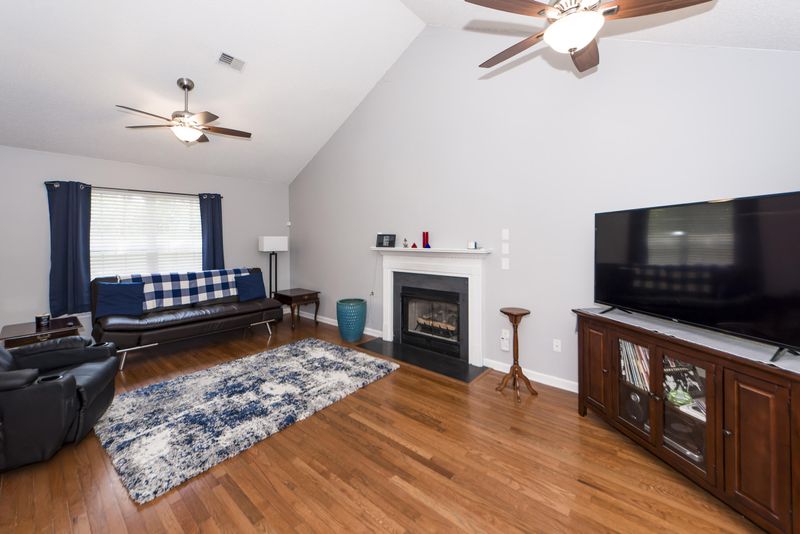 706 Ponderosa Dr, Charleston, SC 29414