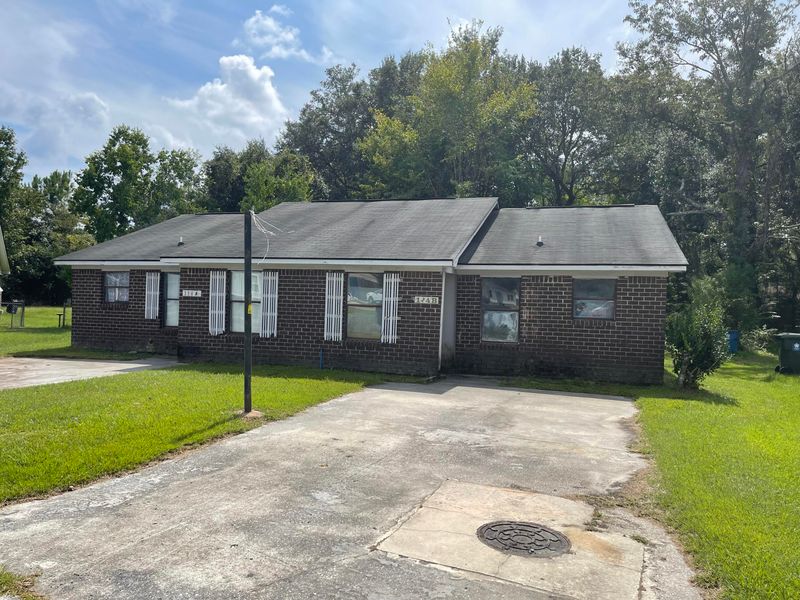 114 Peach Rd, Goose Creek, SC 29445