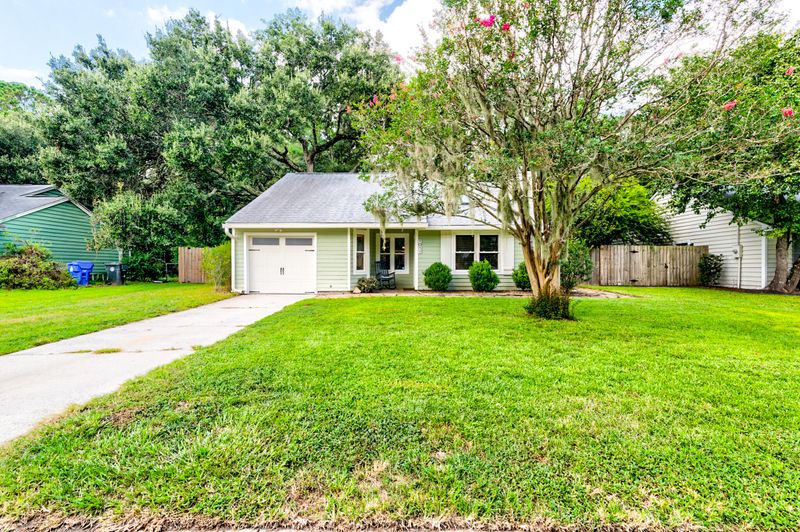 1051 Oakcrest Dr, James Island, SC 29412