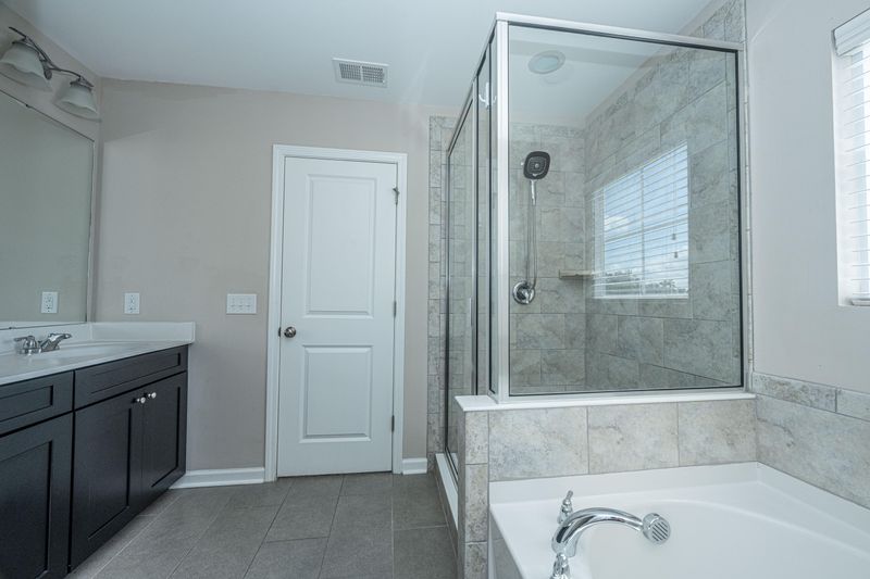 612 Zinnia Dr, Goose Creek, SC 29445