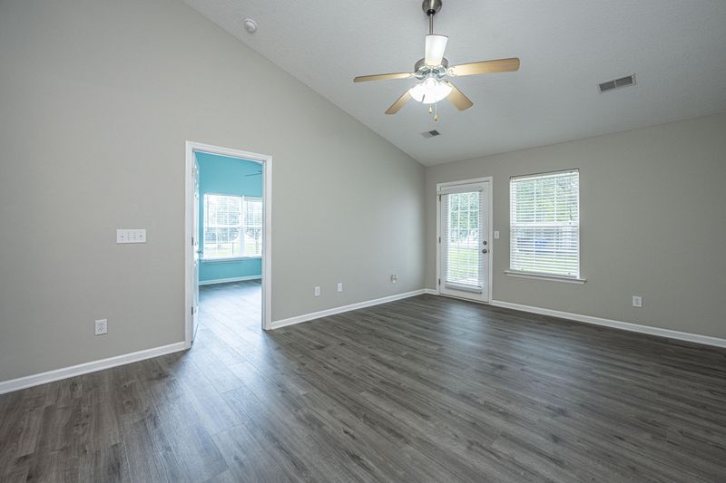 7851 Park Gate Dr, North Charleston, SC 29418