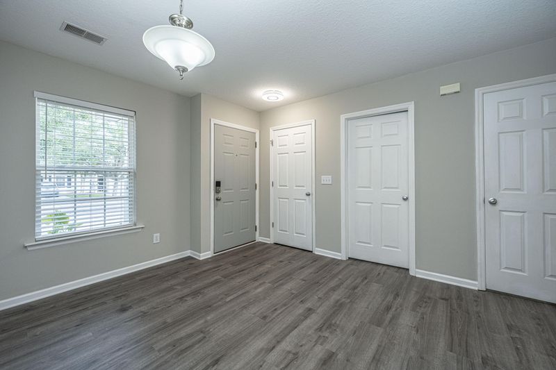 7851 Park Gate Dr, North Charleston, SC 29418