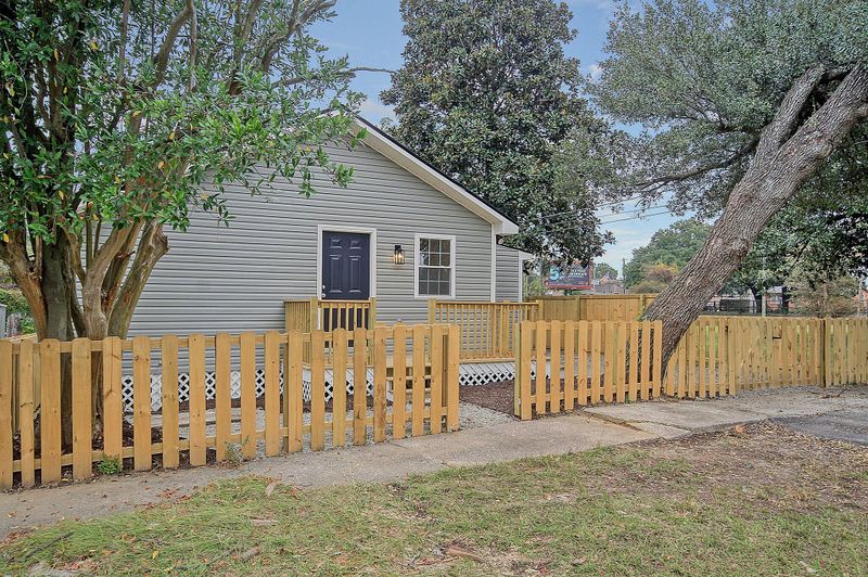 1906 English St, North Charleston, SC 29405