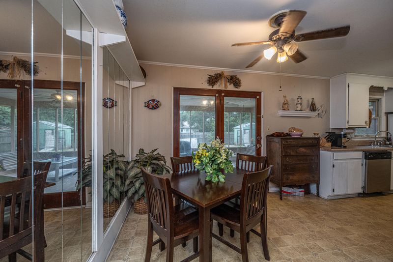 1336 Honeysuckle Ln, Charleston, SC 29412