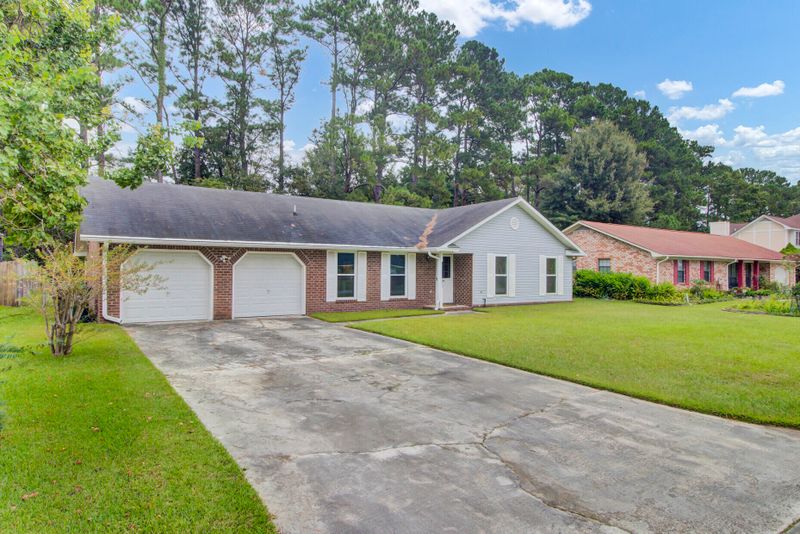 249 Foxborough Rd, Goose Creek, SC 29445