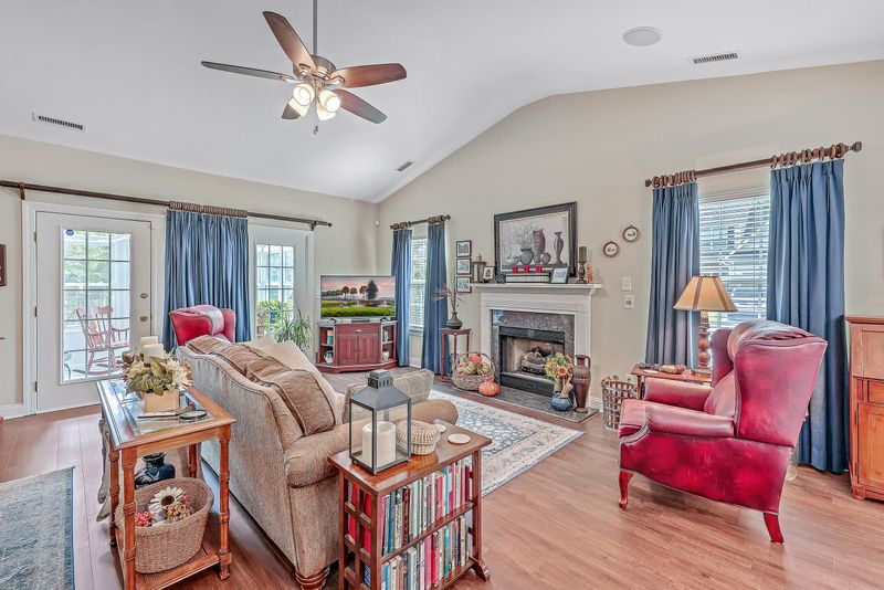 100 Bay Colony Ct, Summerville, SC 29483