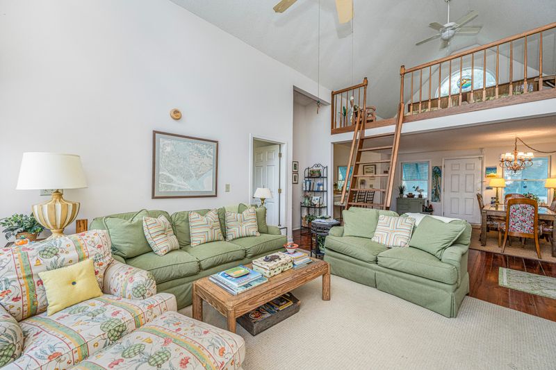 8877 Palmetto Rd, Edisto Island, SC 29438