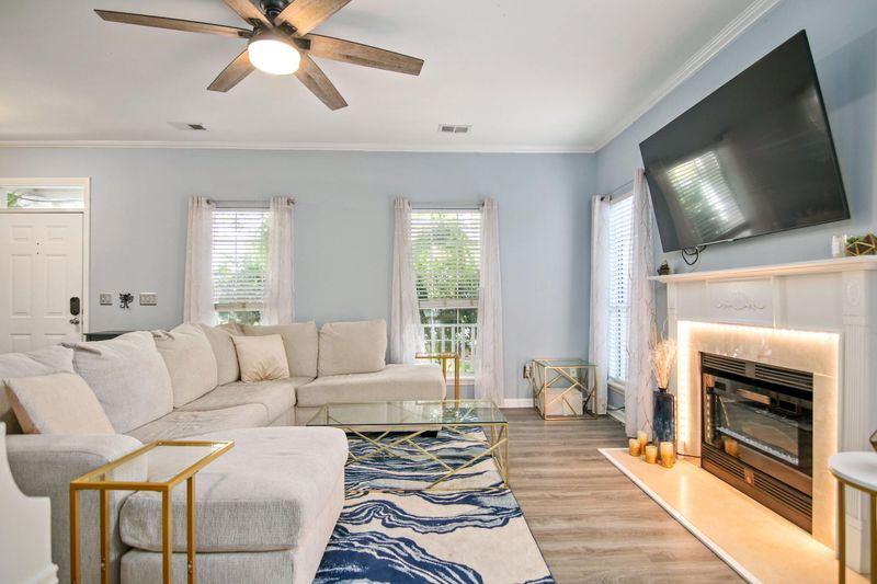 1723 Crystal Lake Dr, Charleston, SC 29412