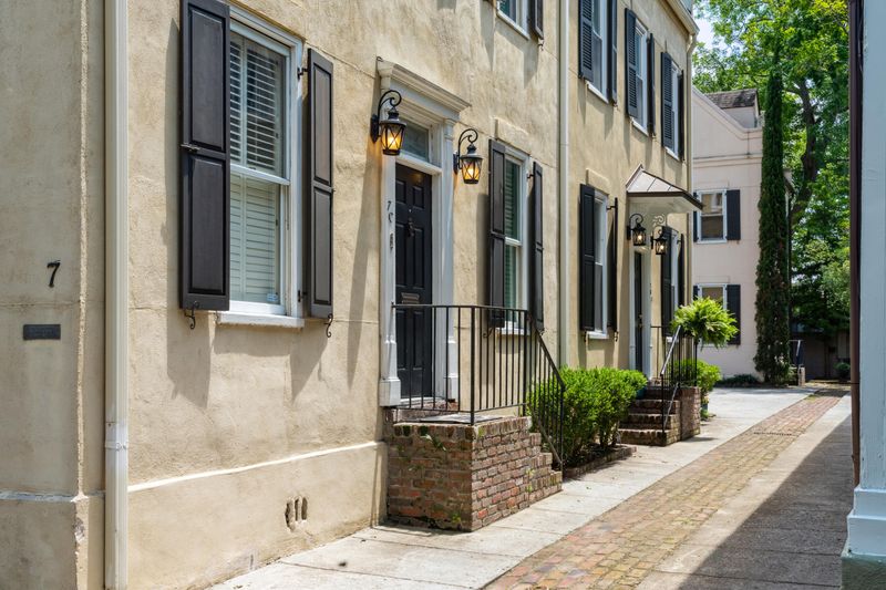 7 West St #B, Charleston, SC 29401