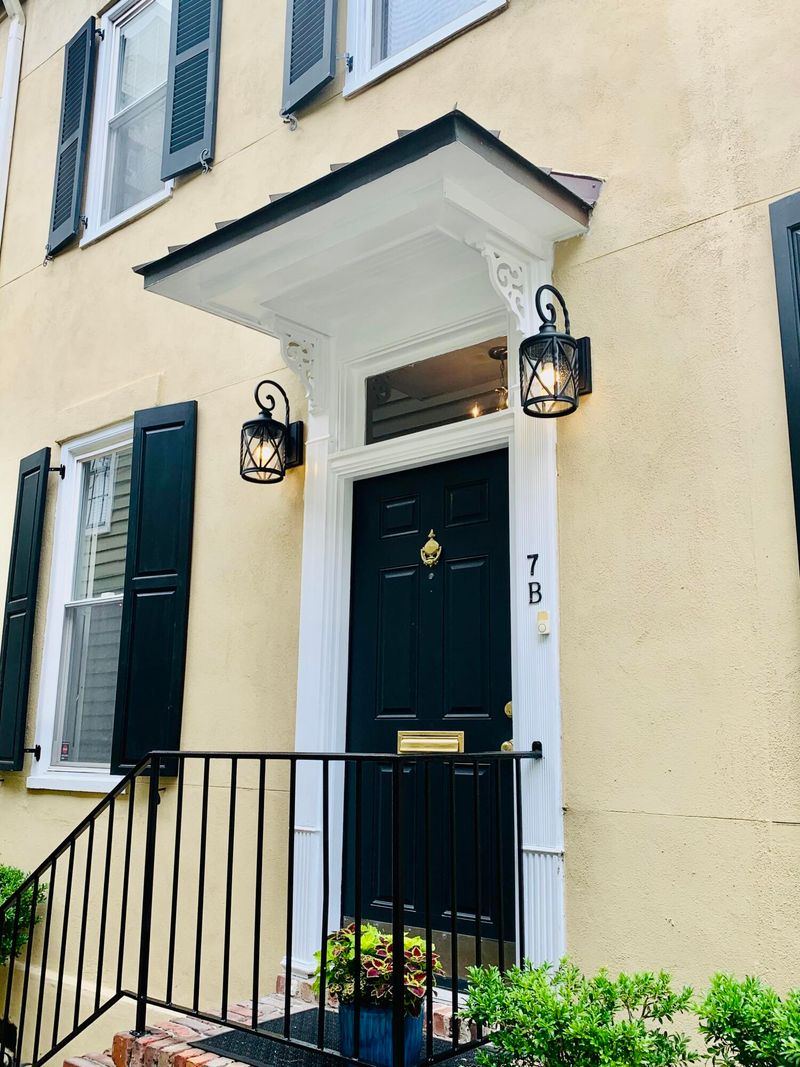 7 West St #B, Charleston, SC 29401