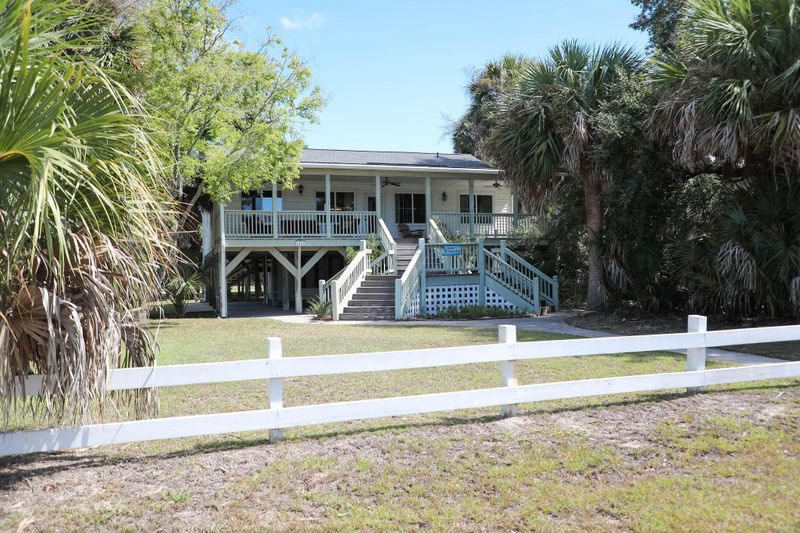 3121 Myrtle St, Edisto Island, SC 29438