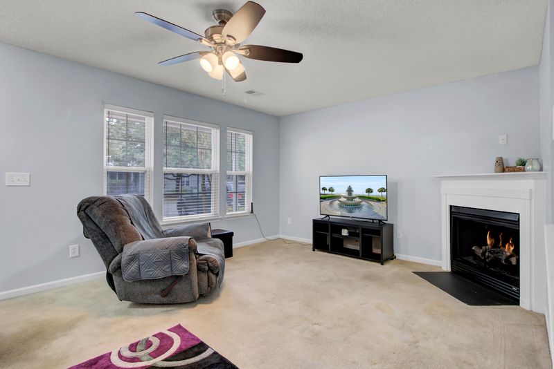 602 Yellow Hawthorn Cir, Summerville, SC 29483