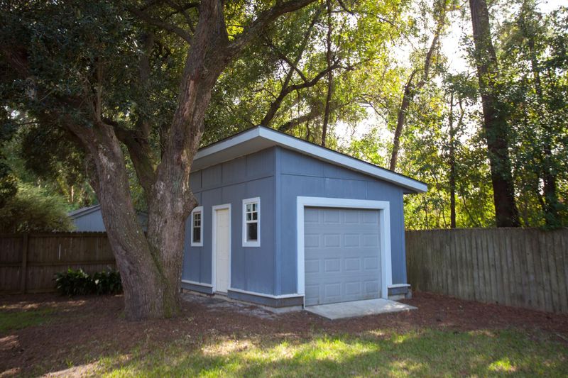 1587 Wakendaw Rd, Mount Pleasant, SC 29464