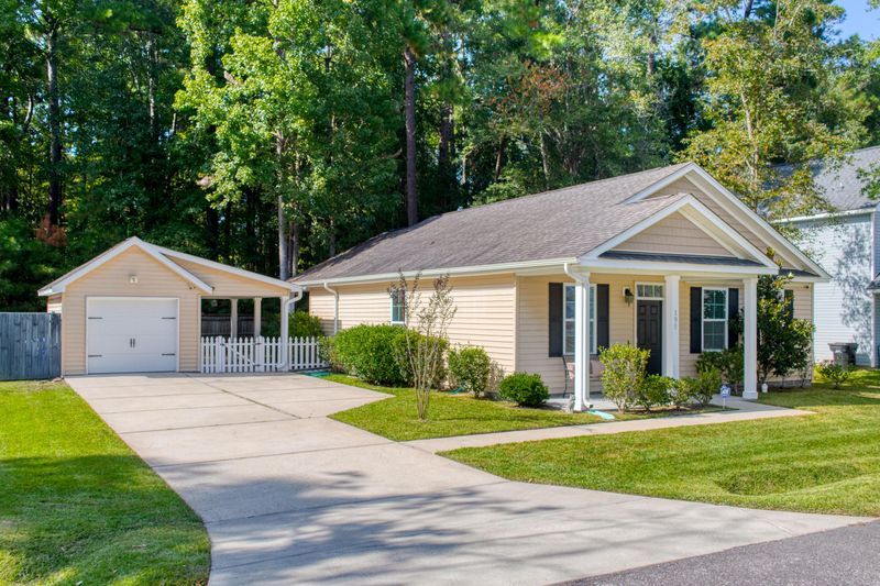 195 W Pine St, Summerville, SC 29485