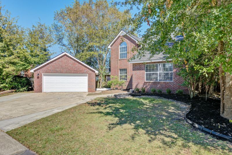1306 Lark Ln, Hanahan, SC 29410