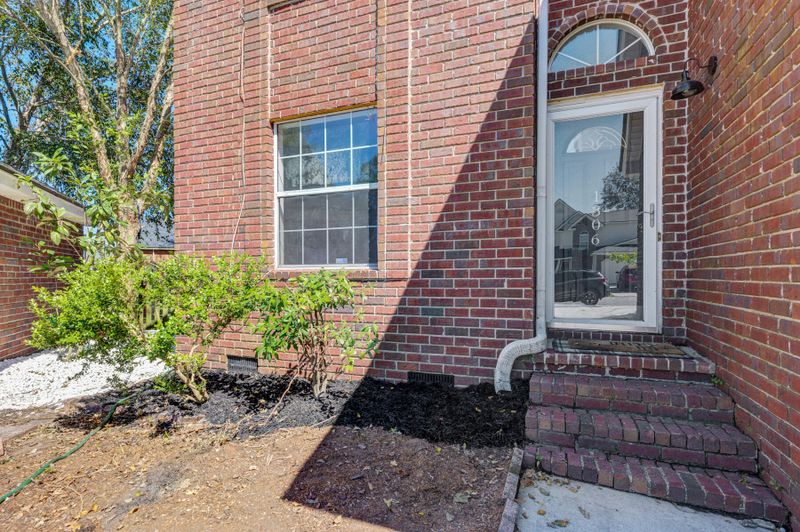 1306 Lark Ln, Hanahan, SC 29410