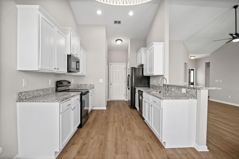 7652 Eagle Lake Rd, North Charleston, SC 29418