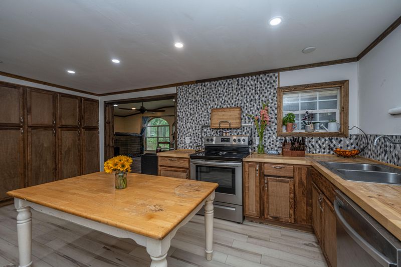152 Koger Dr, Summerville, SC 29483