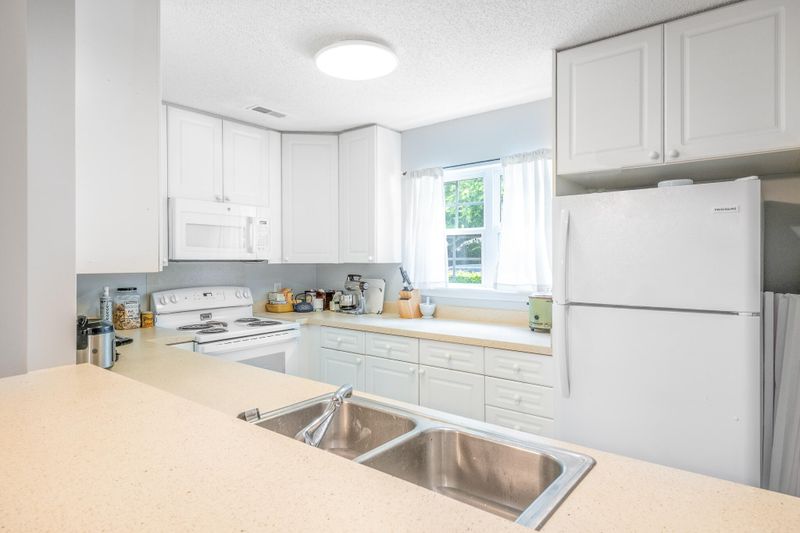 205 Amberwood Dr, Summerville, SC 29483