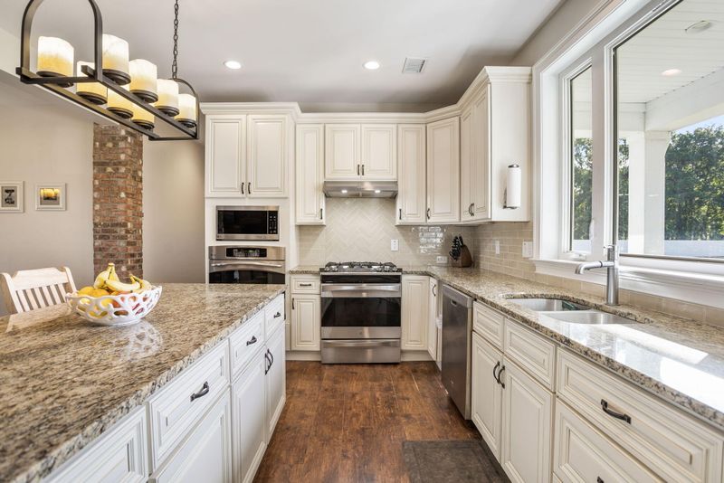 4472 Rose Dr, Ravenel, SC 29470