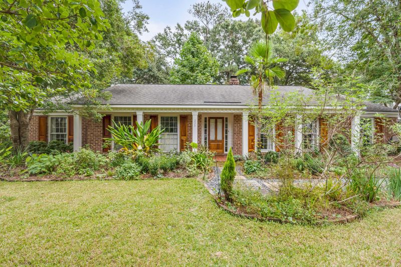 233 Molasses Ln, Mount Pleasant, SC 29464