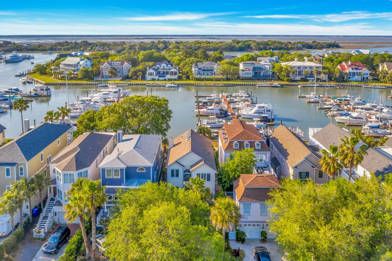33 Yacht Harbor Ct, Isle Of Palms, SC 29451