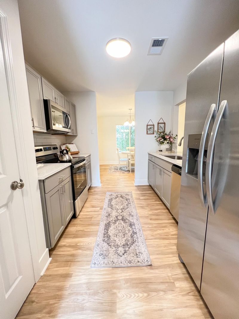 802 Greenmeadow Dr, Goose Creek, SC 29445