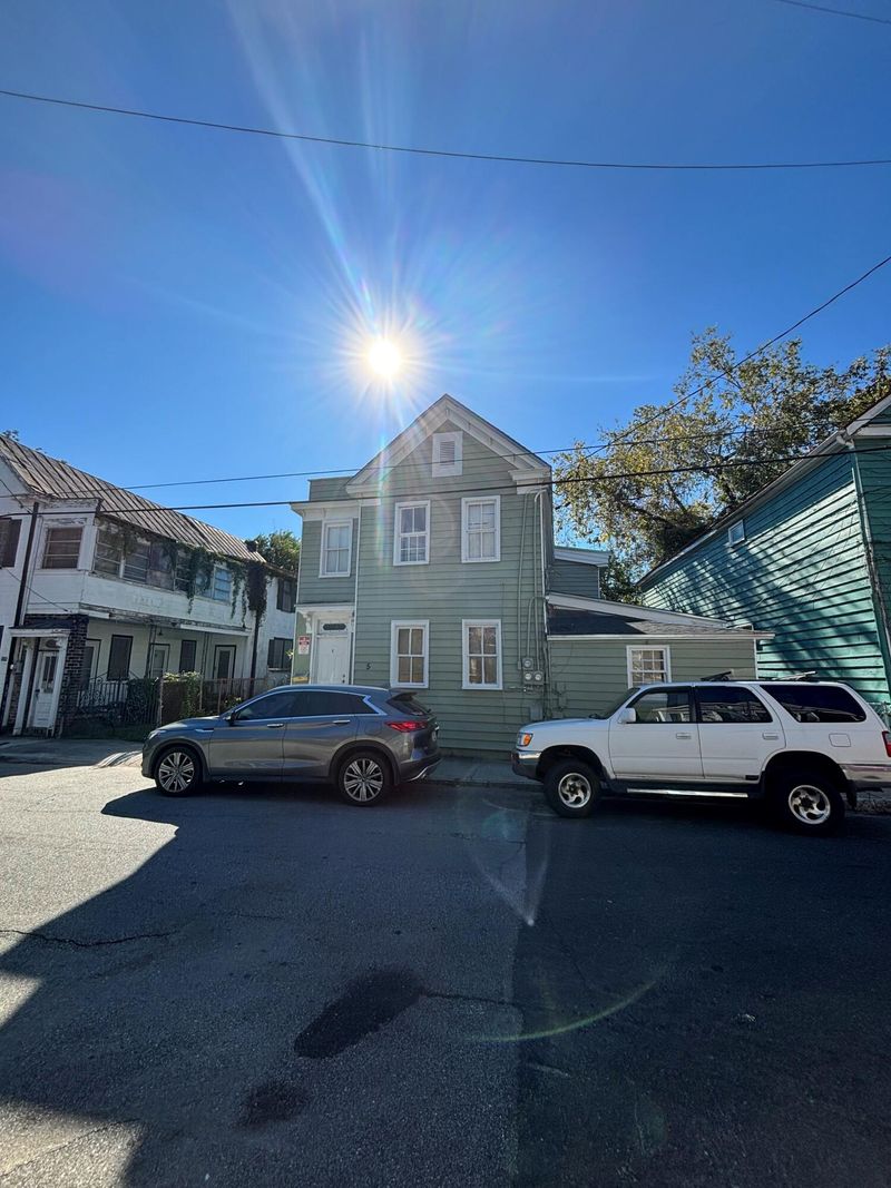 57 South St, Charleston, SC 29403