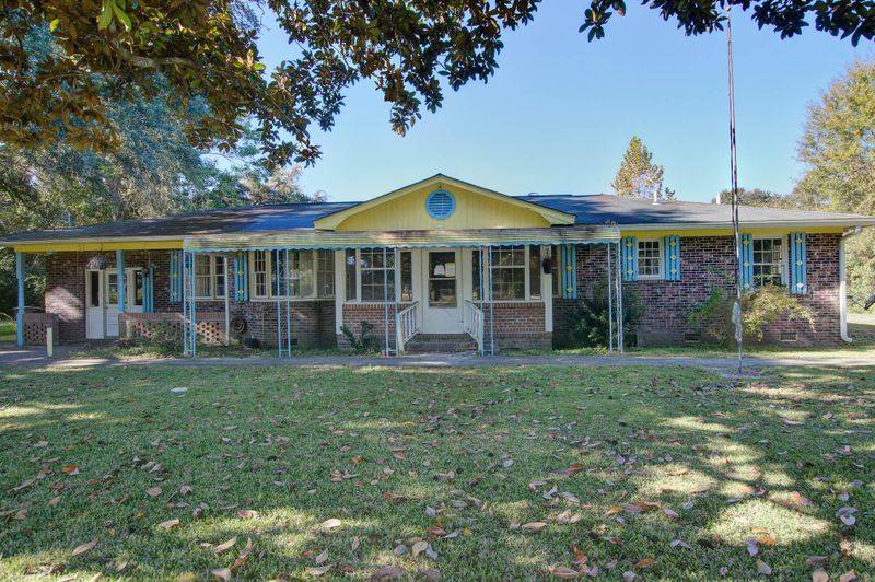 1819 Folly Rd, Charleston, SC 29412