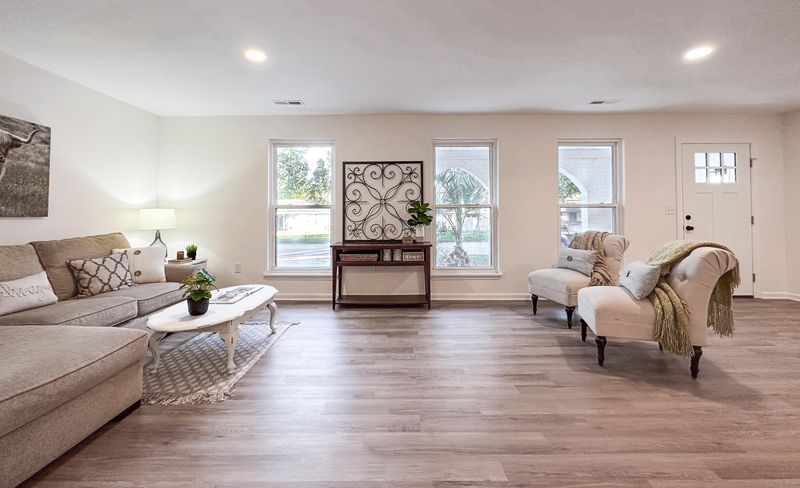 125 Saint Marks Dr, Goose Creek, SC 29445