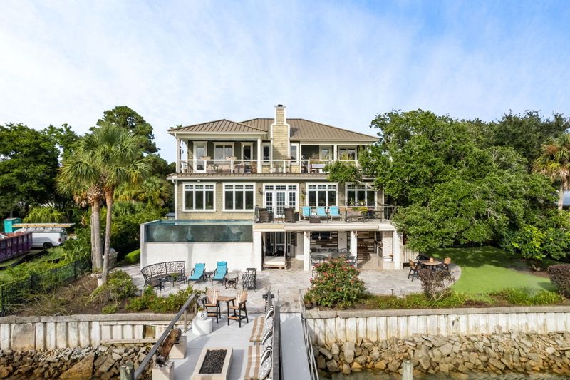 7 Driftwood Ln, Isle Of Palms, SC 29451