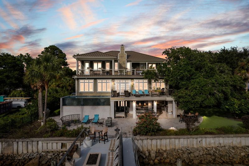 7 Driftwood Ln, Isle Of Palms, SC 29451
